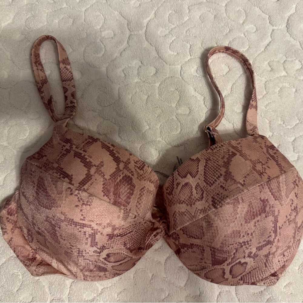 NWOT Victoria’s Secret Swim Twist Push Up 36D Bikini Top Add A Cup Animal Print